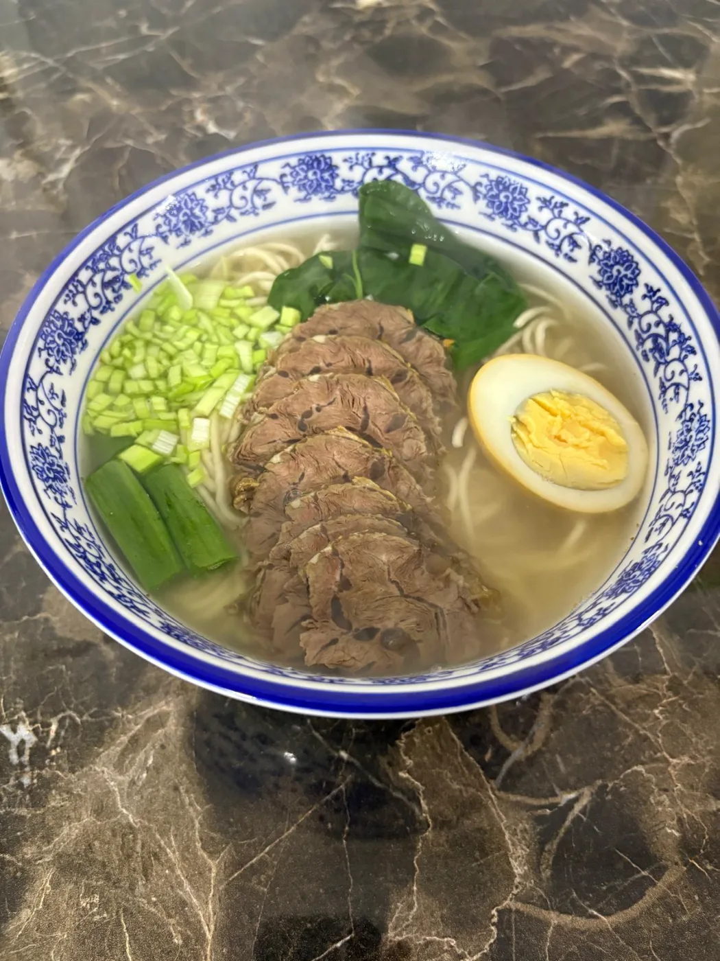 İMZA LEZZETLİ DANA ERİŞTE ÇORBASI / 招牌牛肉面 